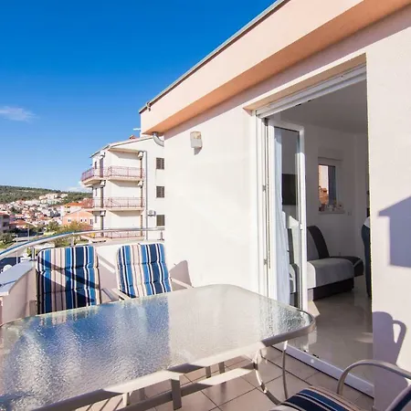 Aba アパート トロギール